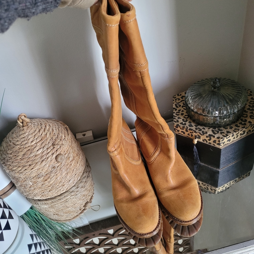 Timberland vintage pull on women's boot size 8 1/2